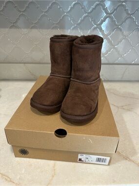 UGG Kids Classic Short Boots in Brown